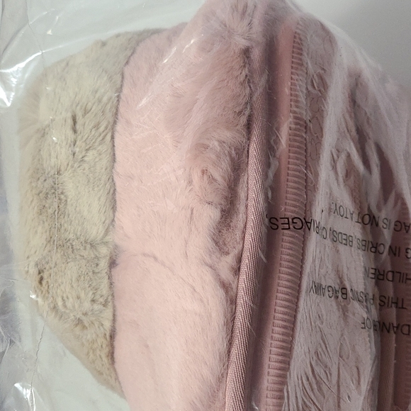 Muk Luksv Women Slippers - Picture 7 of 8